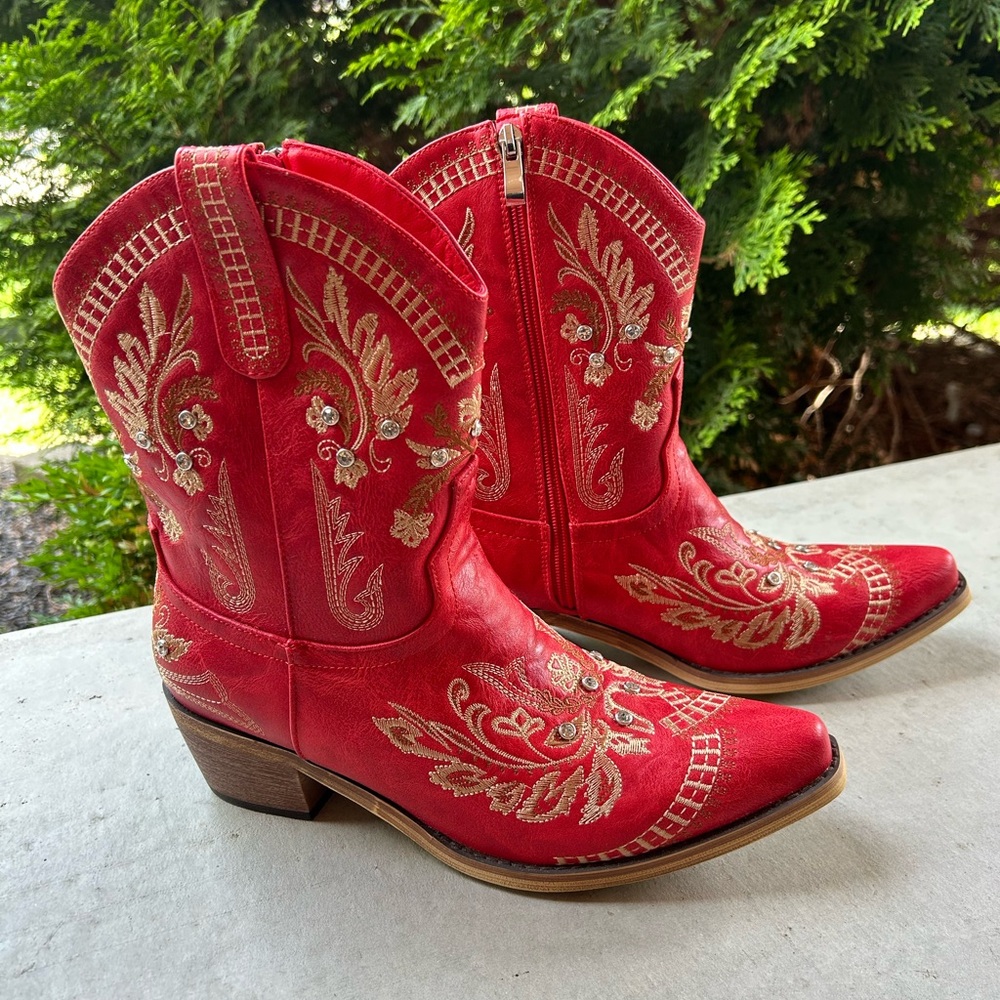 Red Embroidered Western Heeled Boots - Unbranded